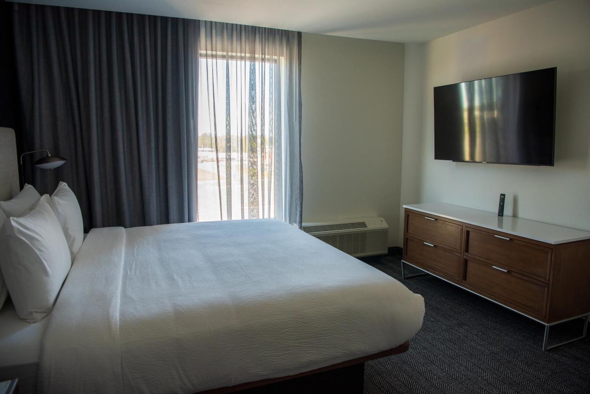 Courtyard By Marriott Lake City Exterior photo