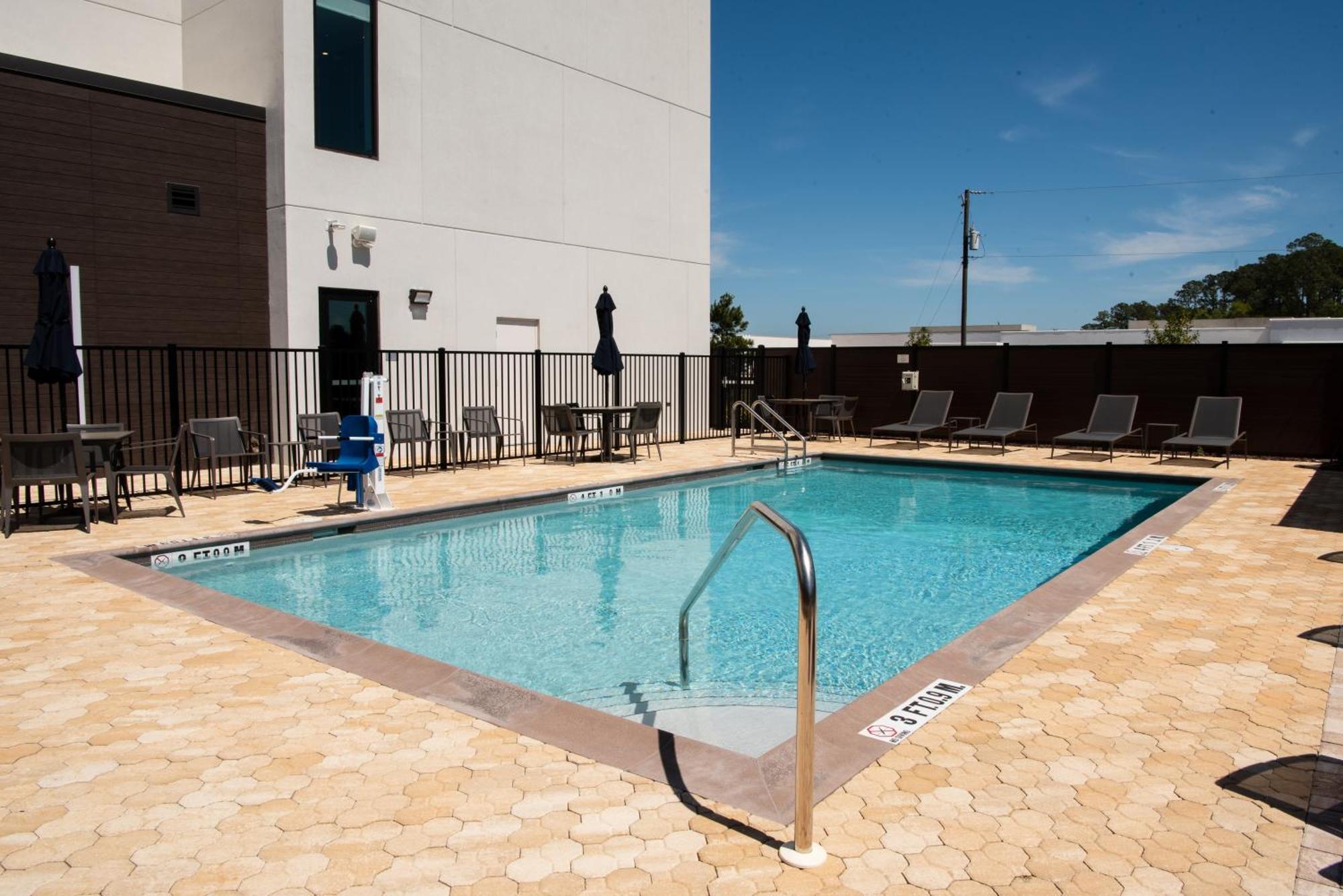 Courtyard By Marriott Lake City Exterior photo