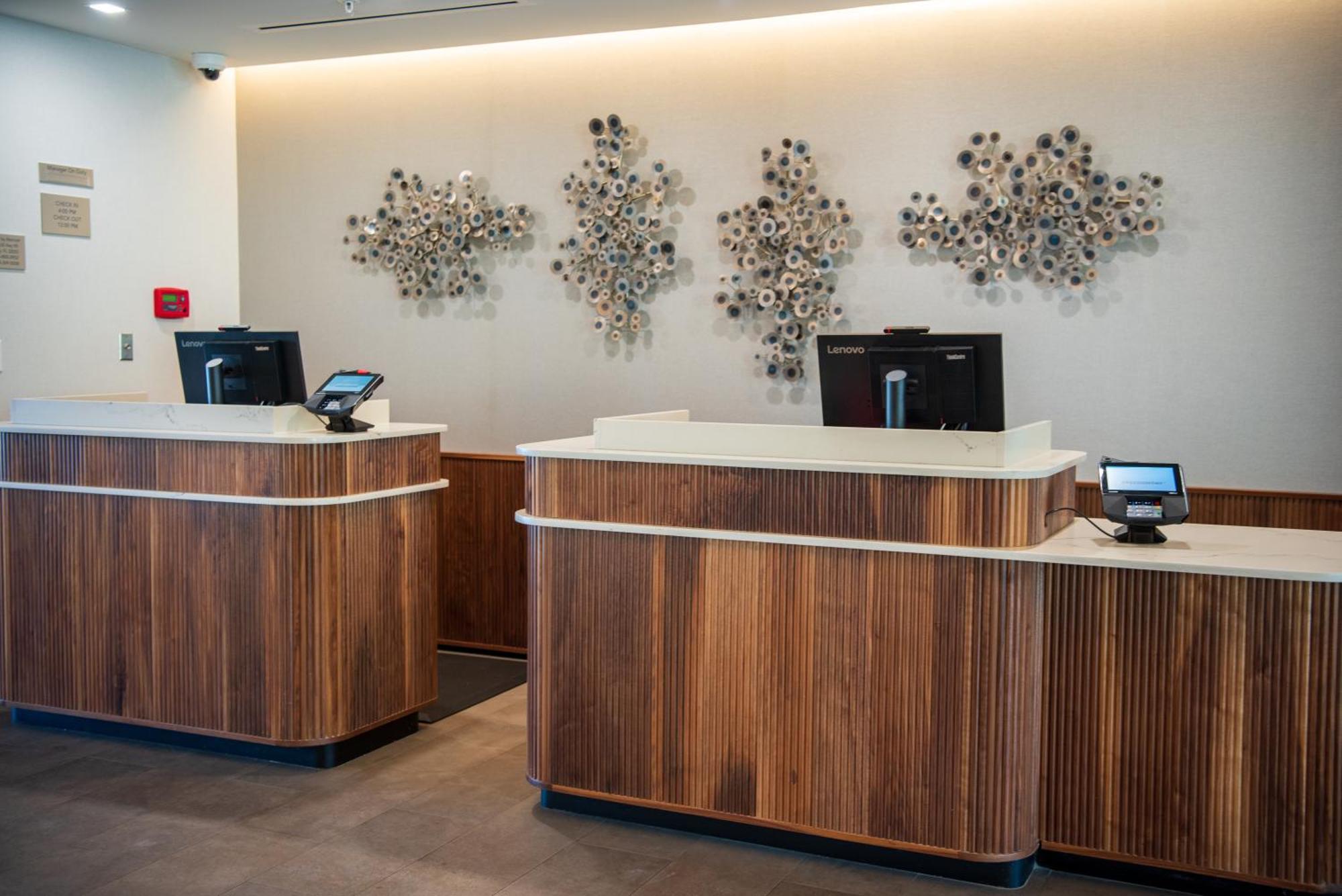 Courtyard By Marriott Lake City Exterior photo
