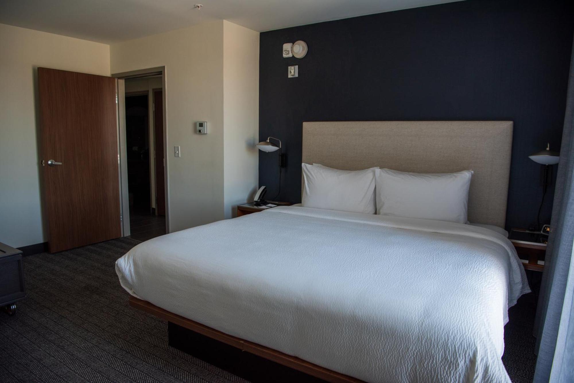 Courtyard By Marriott Lake City Exterior photo