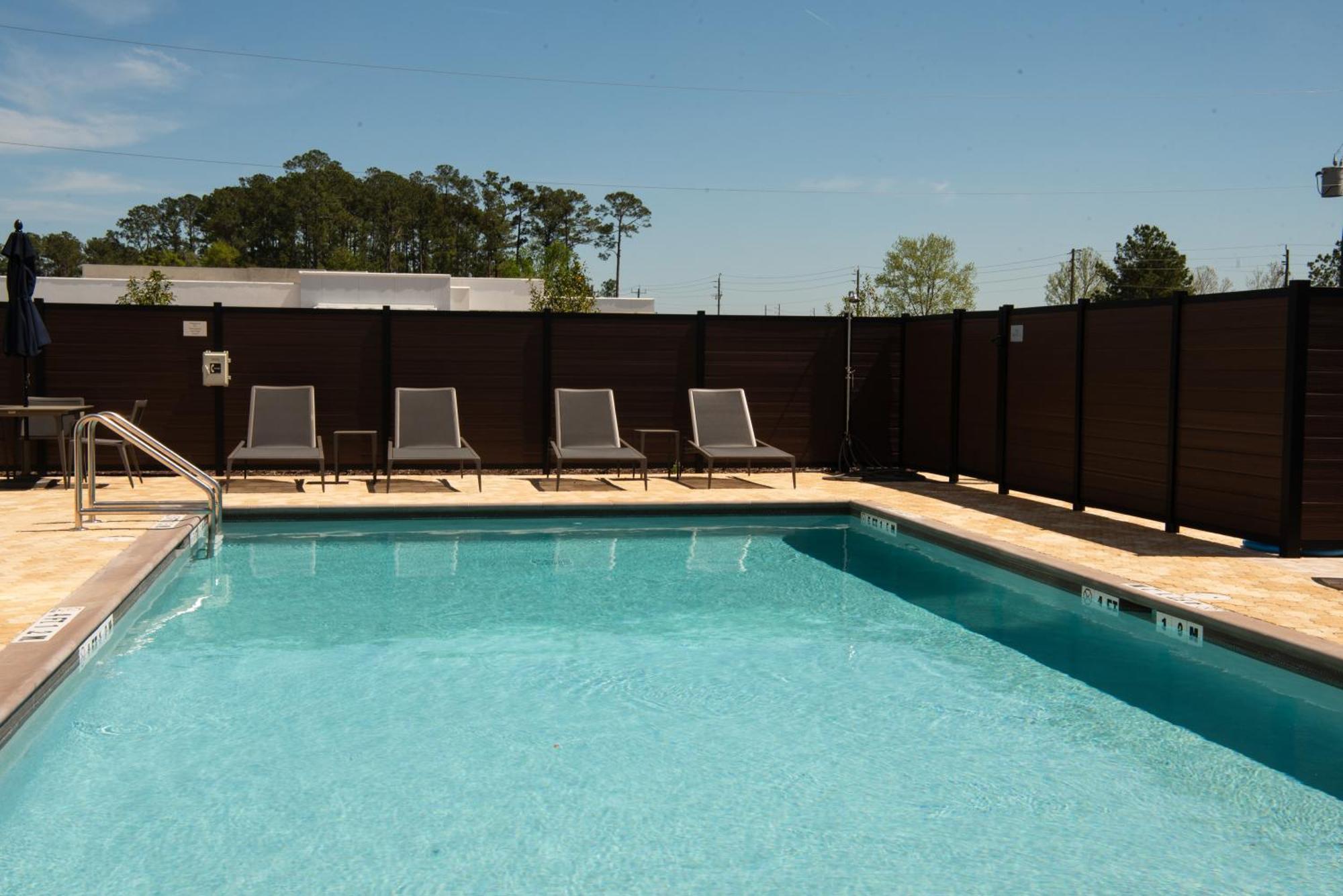 Courtyard By Marriott Lake City Exterior photo