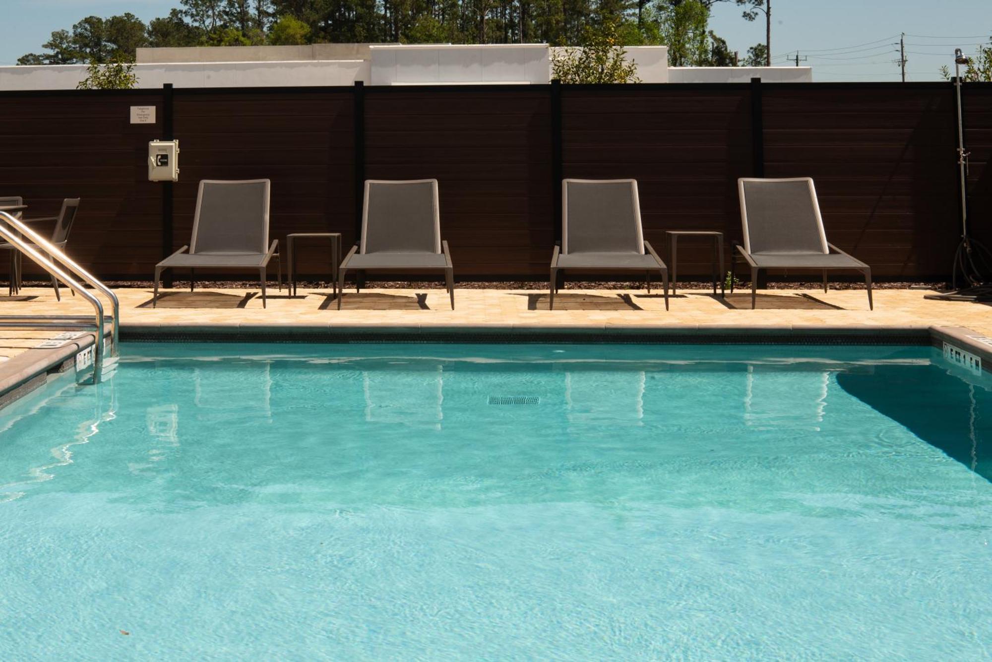Courtyard By Marriott Lake City Exterior photo