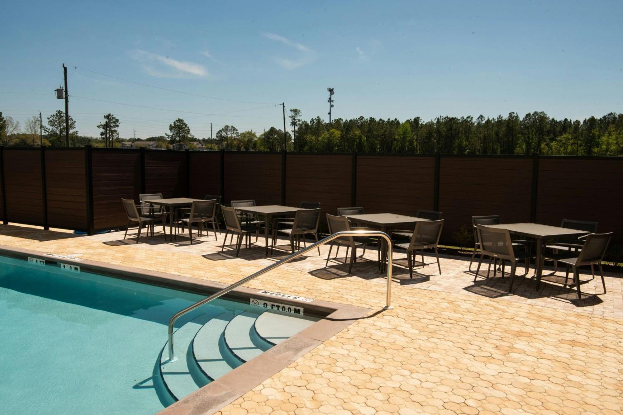 Courtyard By Marriott Lake City Exterior photo